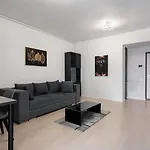 Luxury Apartment At Lake