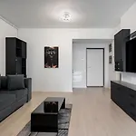 Luxury Apartment At Lake