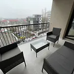 Luxury Apartment At Lake
